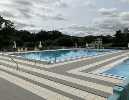 Piscine municipale d'Uzerche à Uzerche. photo 2